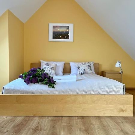 Apartament Hemingwaya Jelenia Góra Buitenkant foto