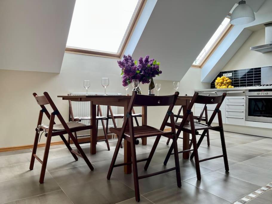Apartament Hemingwaya Jelenia Góra Buitenkant foto