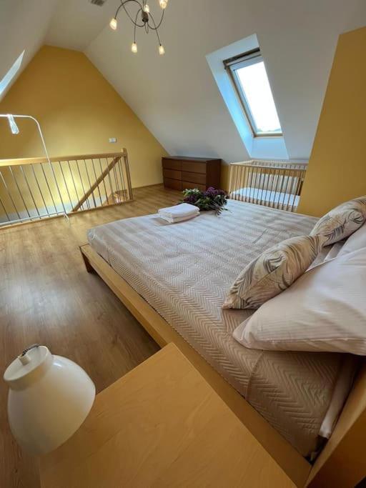 Apartament Hemingwaya Jelenia Góra Buitenkant foto