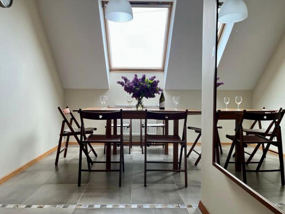 Apartament Hemingwaya Jelenia Góra Buitenkant foto